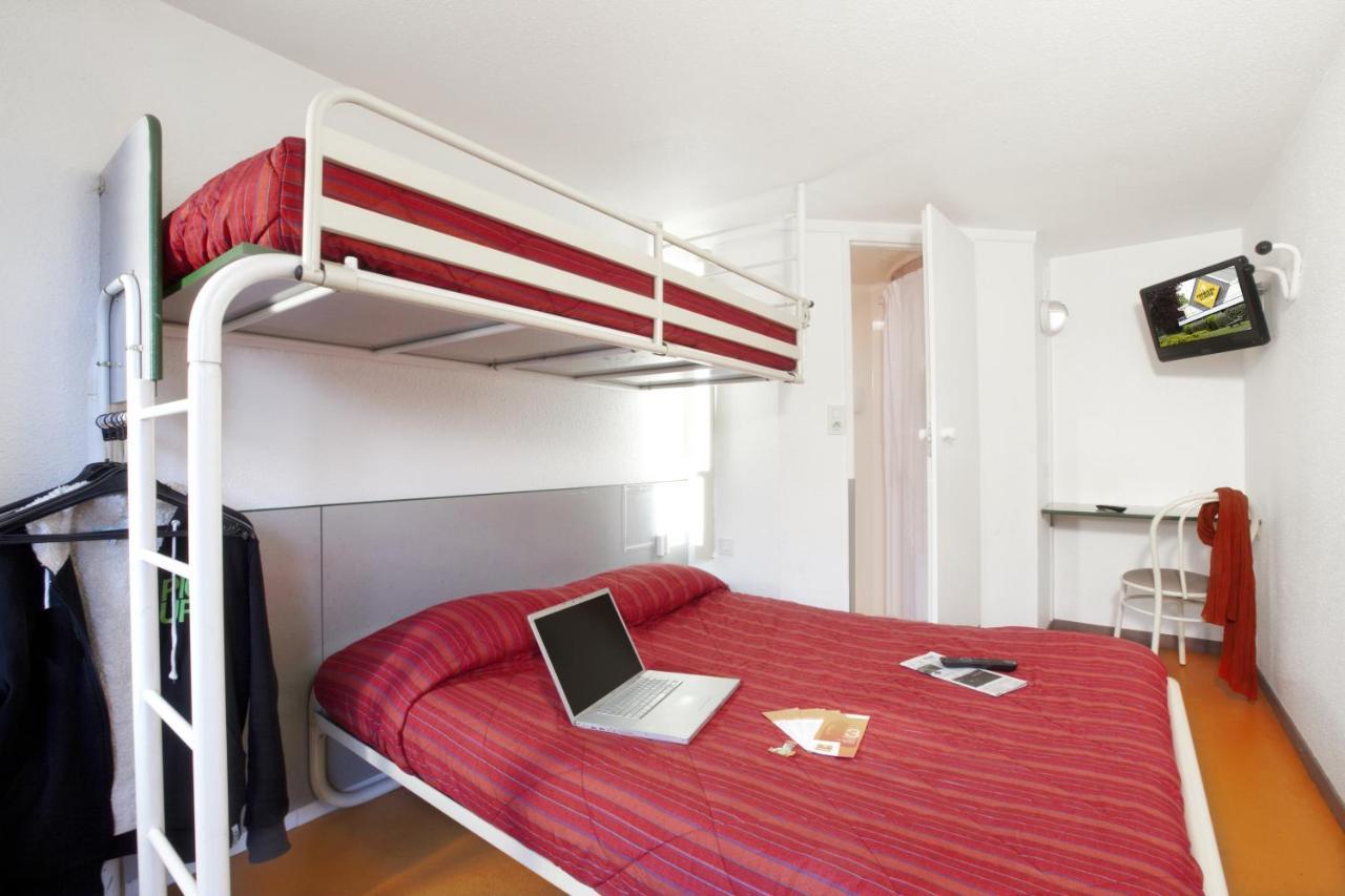 فندق بريمير كلاس إفرو المظهر الخارجي الصورة A typical room at a B&B