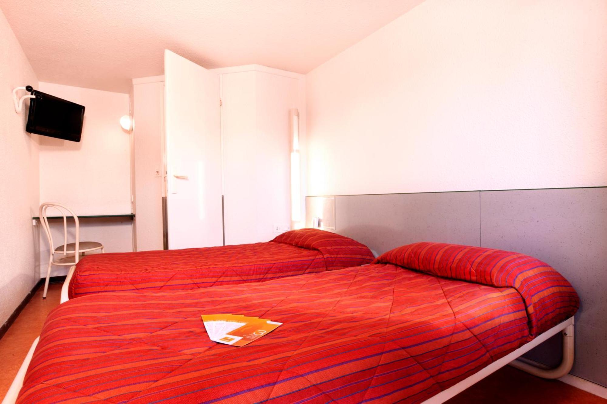 فندق بريمير كلاس إفرو الغرفة الصورة A typical room at a Campanile hotel