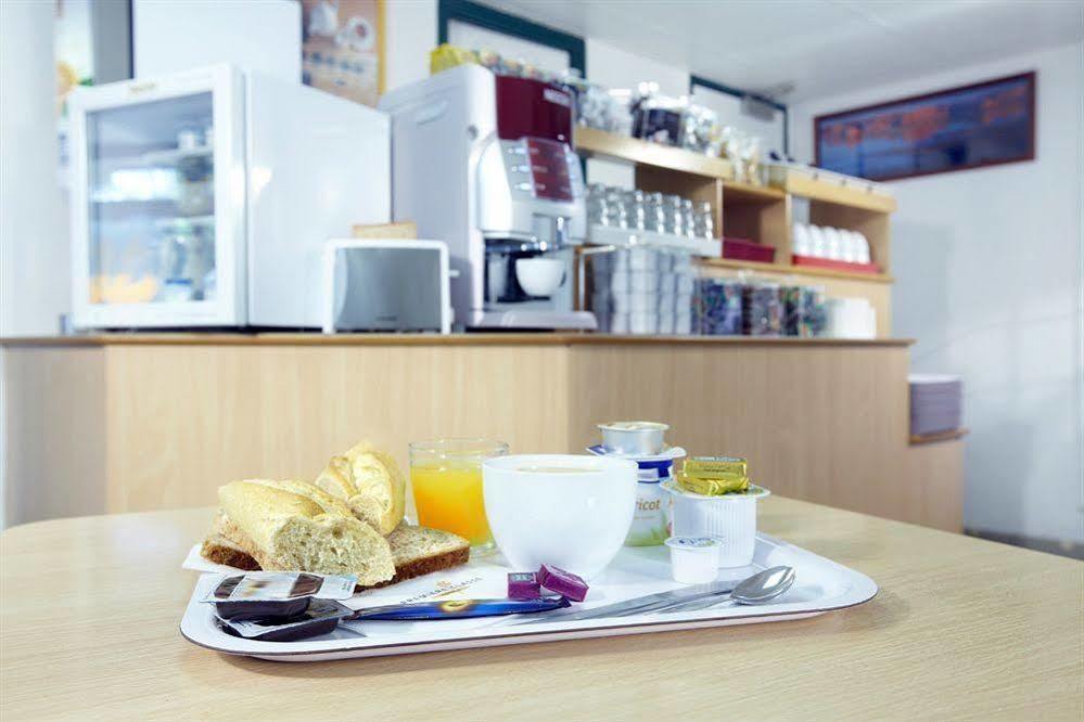 فندق بريمير كلاس إفرو المظهر الخارجي الصورة A typical breakfast at a German hotel
